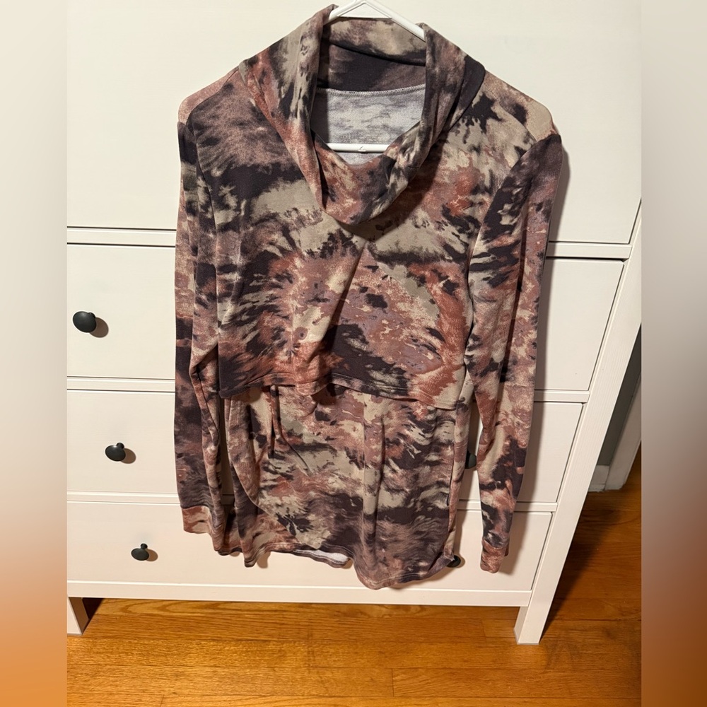 Nursing Friendly top! Tie-Dye Cowl Neck Long Sleeve Top